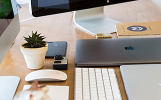 世界杯直播观看-啊这！西班牙警察用警棍袭击拜仁球迷